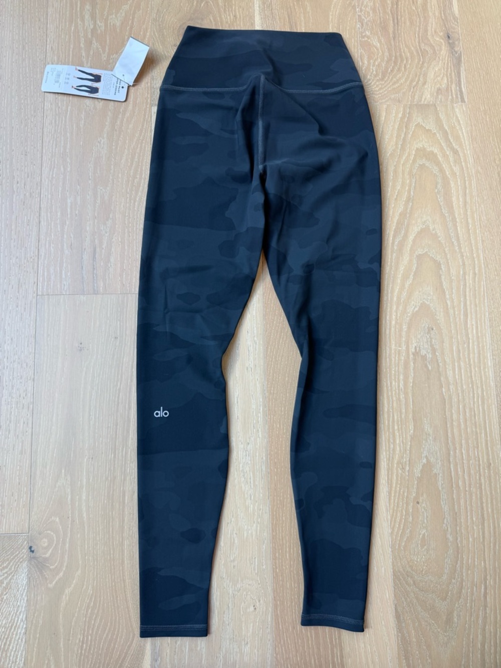 NEW ALO Yoga High-Rise Vapor Leggings - Black/Gray Camo - Picture 4 of 5